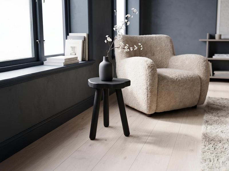 Round wooden stool Pebble &Oslash;20 cm, height 20 cm, solid oak - black