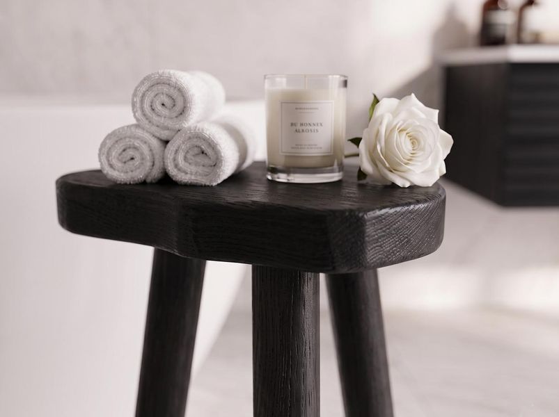 Round wooden stool Pebble &Oslash;20 cm, height 20 cm, solid oak - black